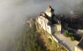 Photo d'une vue aérienne du Chateau de Castelnaud-la-Chapelle prise d'une montgolfière