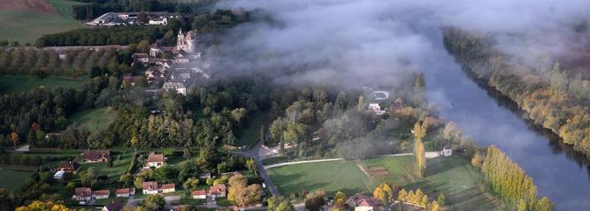 Vue aérienne de la Dordogne avec Montgolfières du Périgord