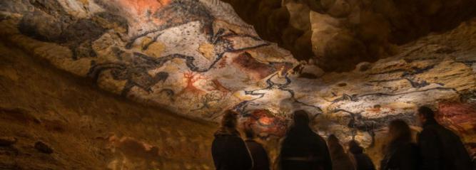 Photo représentant une visite de Lascaux 4