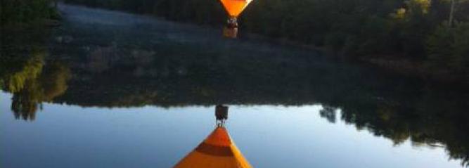 Vol en montgolfière sur la rivière bleue