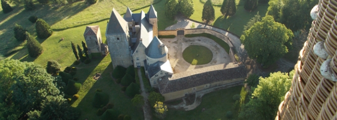 Photo vue sur château en Dordogne