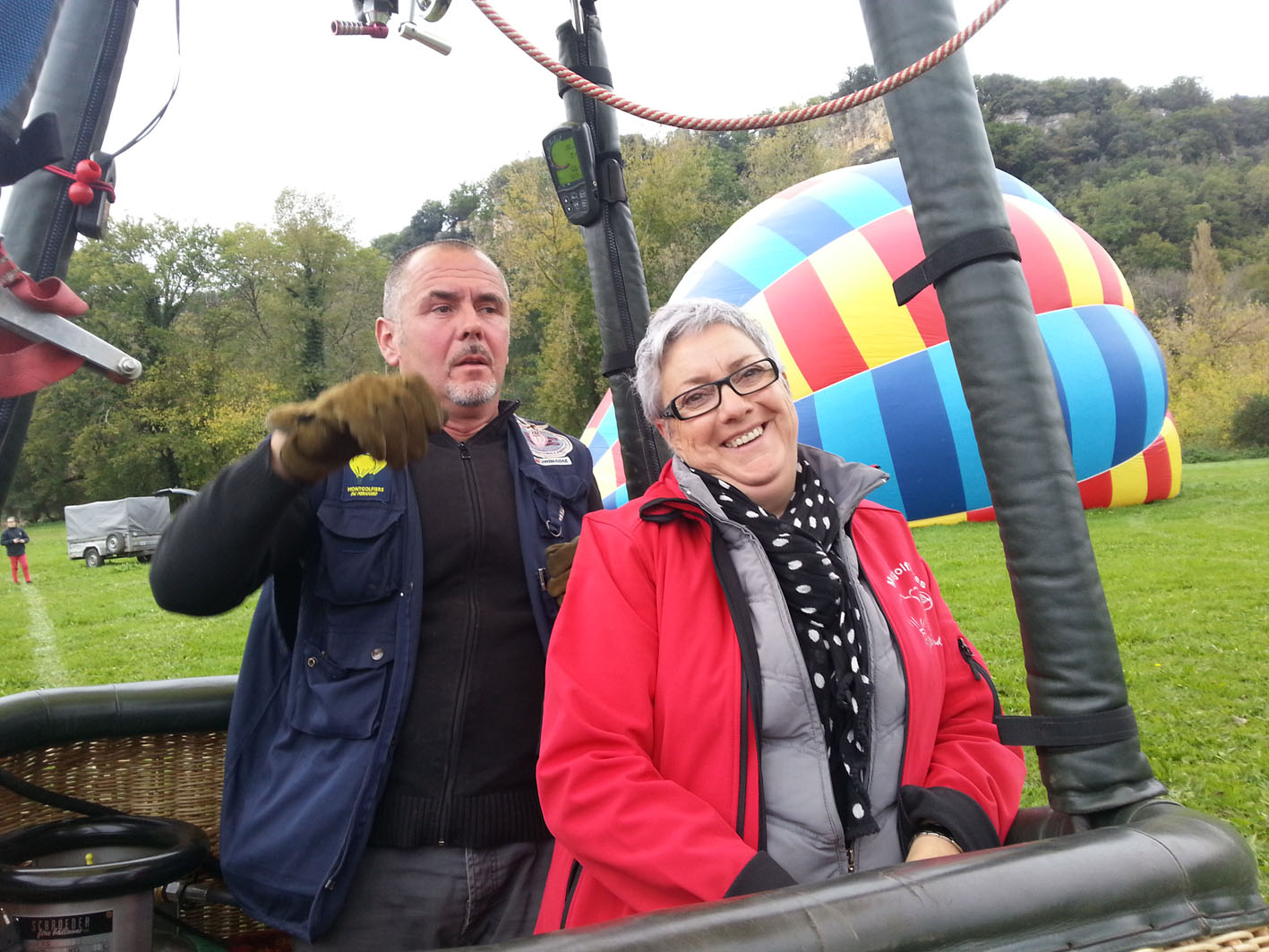 Boris et Martine, gérant et co-gérante, pilote et équipière à Montgolfière du Périgord