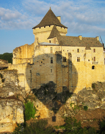 Vol au dessus du château de Castelnaud en Dordogne