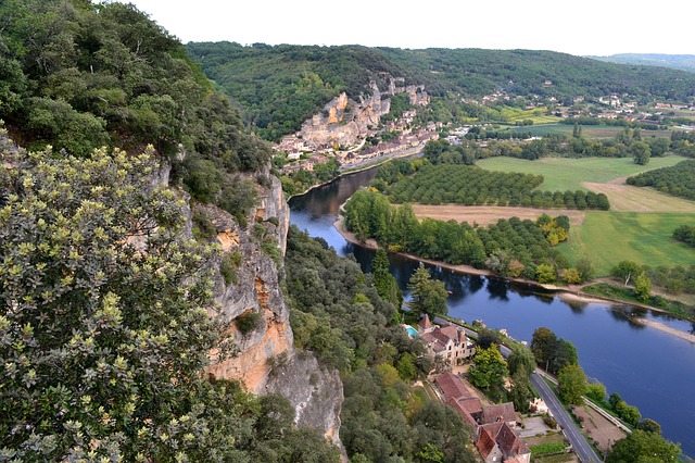 photos prise de haut avec une vue sur la Roque Gageac