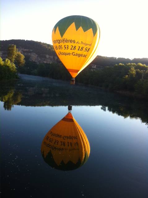 Vol en montgolfière sur la rivière bleue